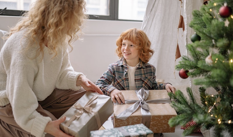 Extraordinary Personalized Gift Box Ideas That You Should Buy - Deez Design